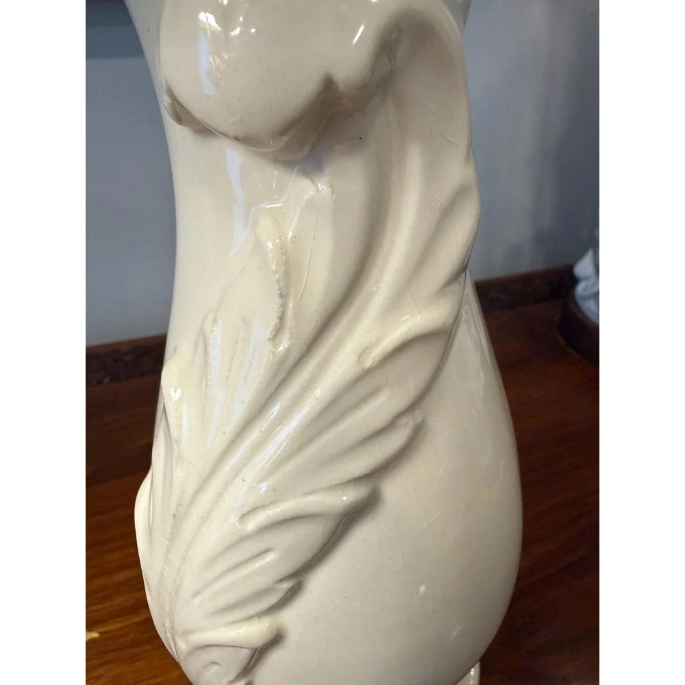 The Unbranded Brand vintage cream